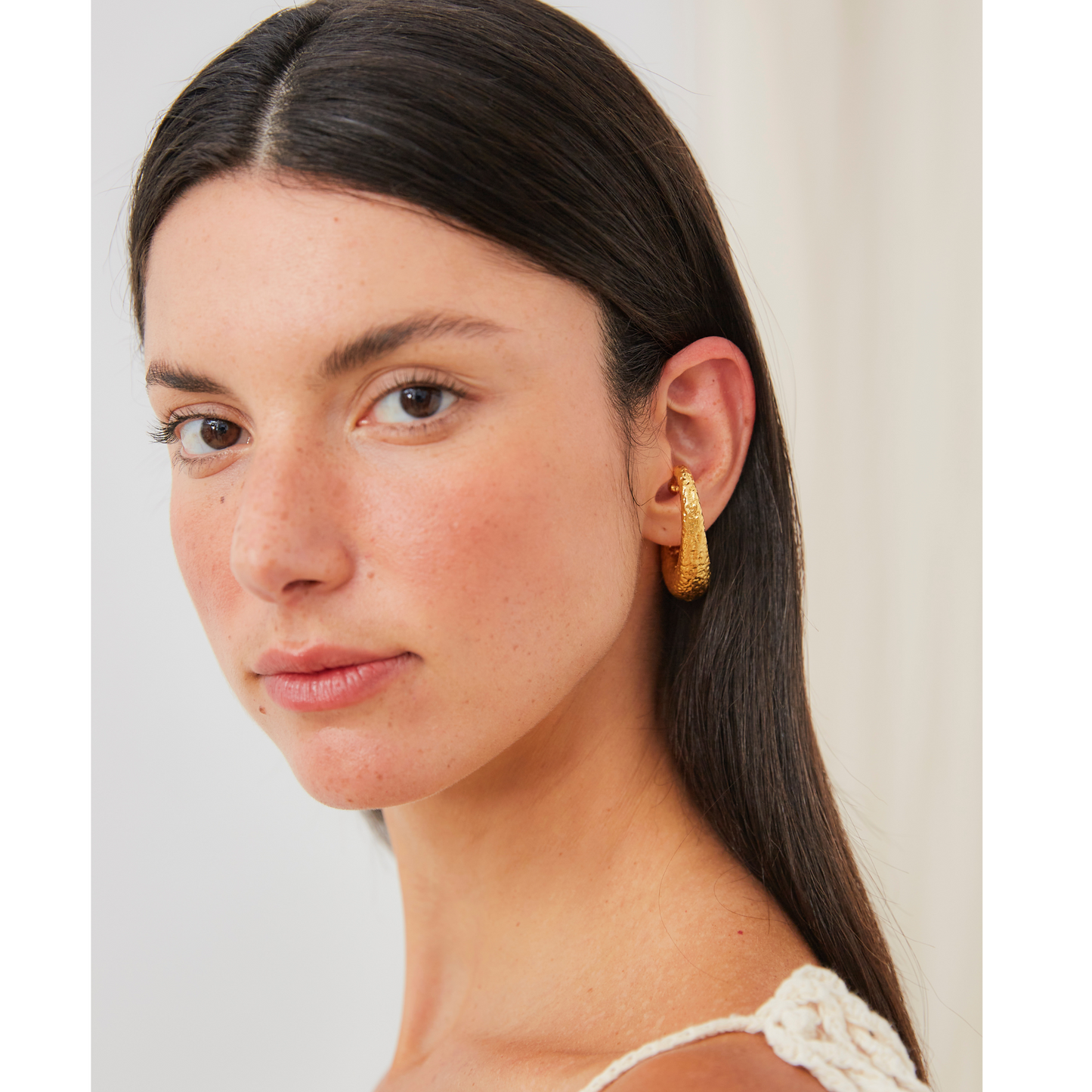 HOOK BOLD EAR CUFF
