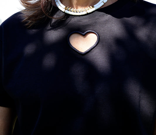 OPEN HEART FRONT CROP TOP